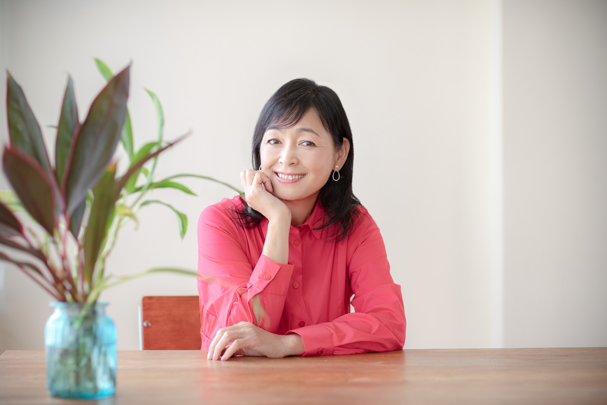 過去と未来を見過ぎず、今を大切に。大分移住16年の財前直見さんが両親から引き継いだシニアライフデザイン